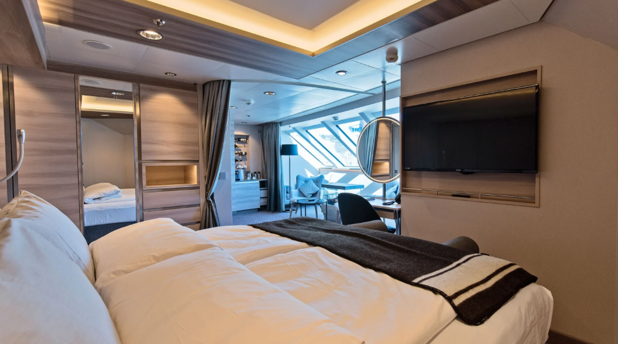 Hurtigruten - MS Fridtjof Nansen - Expedition Suite MF.png